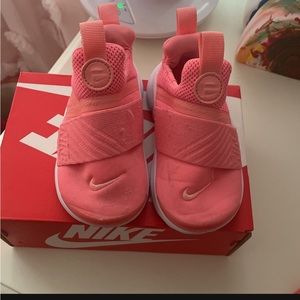 Toddler girl Nike Presto’s normal wear and tear still in very good condition.